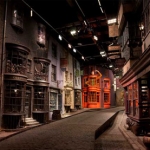 Live like a Wizard! Check out this Amazing Harry Potter Themed Hotel Room